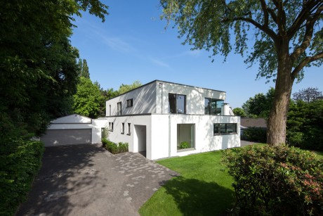 House in Meerbusch by Holle Architekten - 1