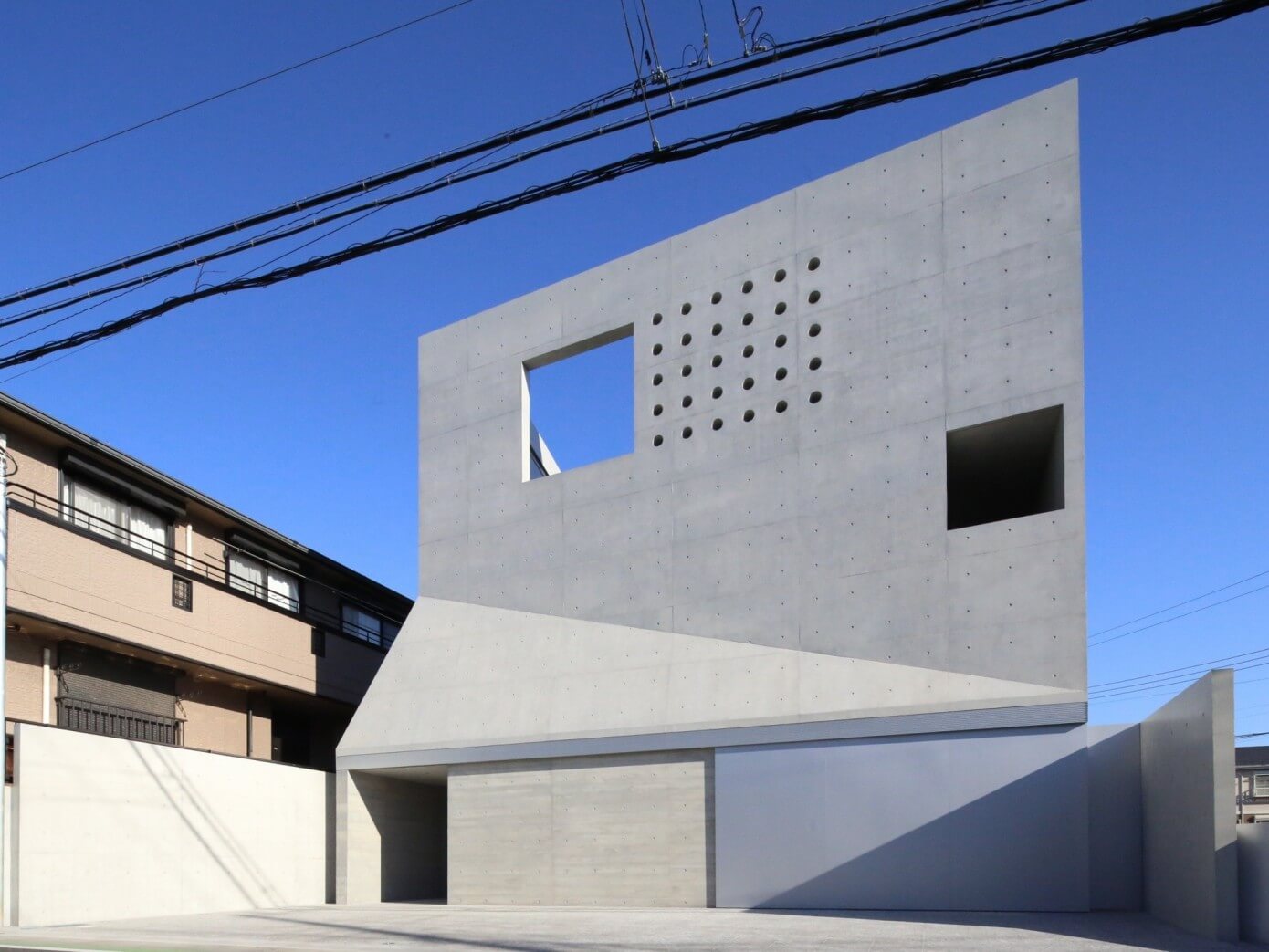 House in Tsudanuma by Fuse-Atelier