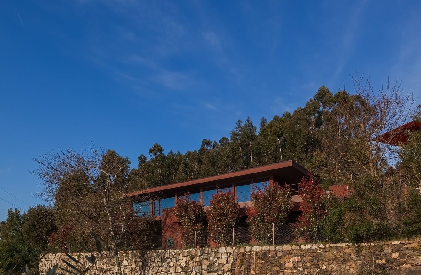 Casa de Seixas by Castro Calapez Arquitectos