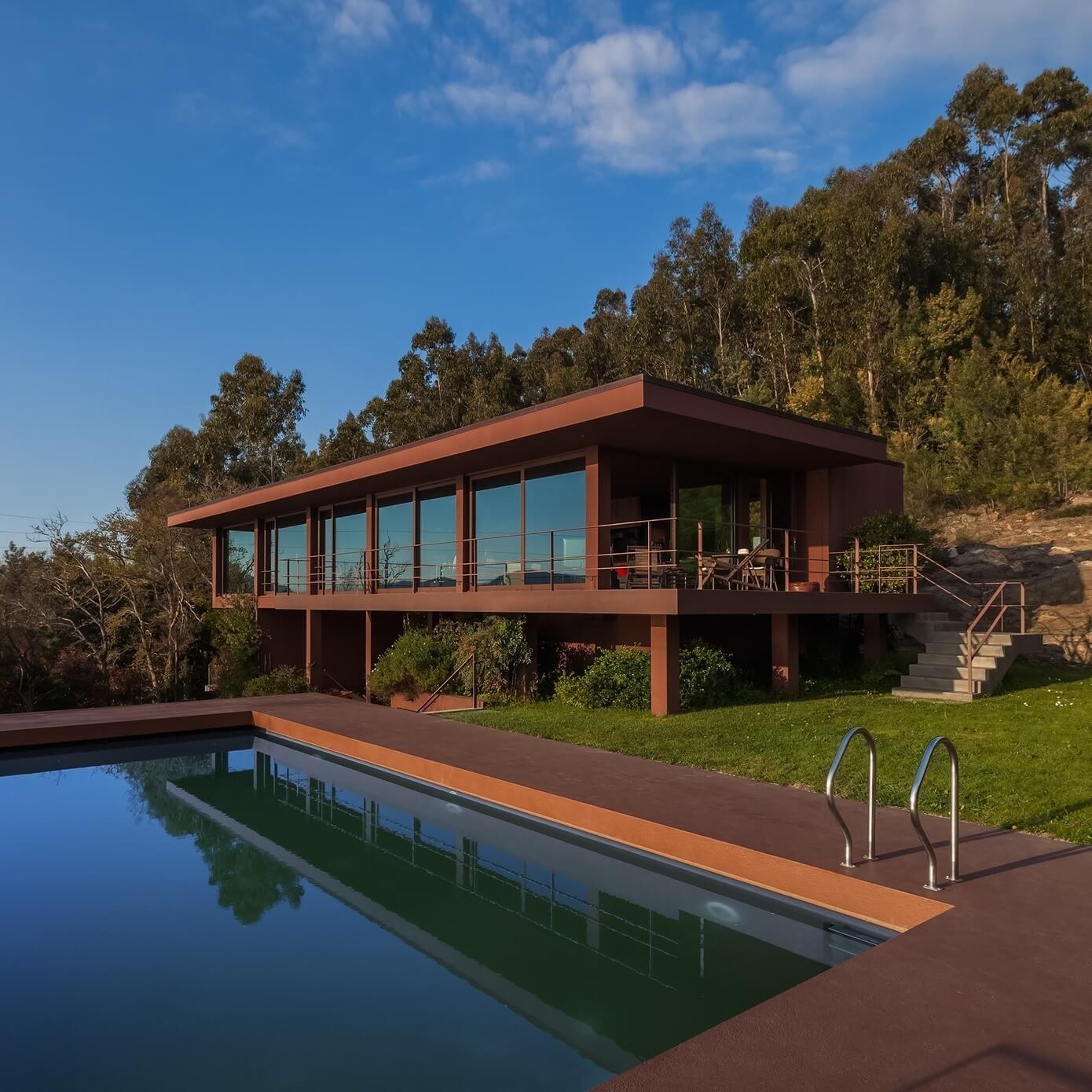 Casa de Seixas by Castro Calapez Arquitectos