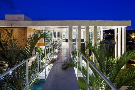 Botucatu House by FGMF Arquitetos - 9