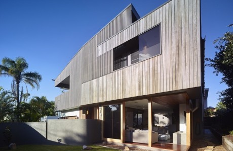 Beach House by Shaun Lockyer Architects
