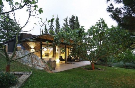 Mountain Guest House by Dom Arquitectura