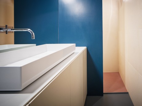 Glass & Walnut Loft by Cut Architectures - 14