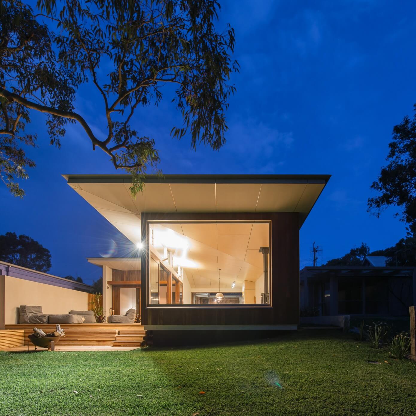 Blueys Beach House by Bourne Blue Architecture