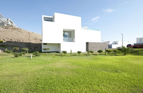 House Playa Las Palmeras by RRMR Arquitectos