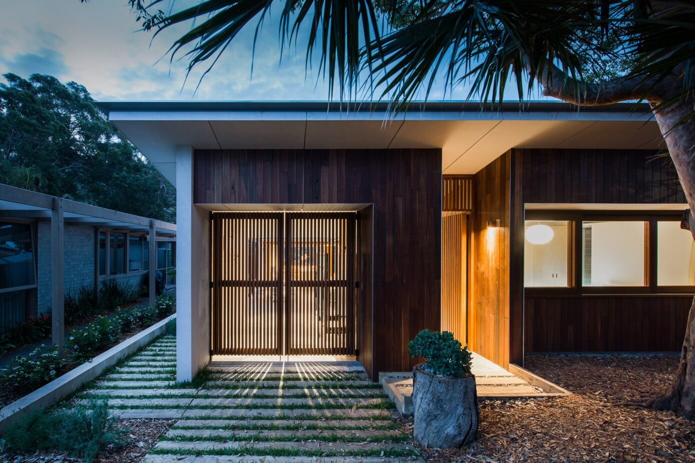 Blueys Beach House by Bourne Blue Architecture