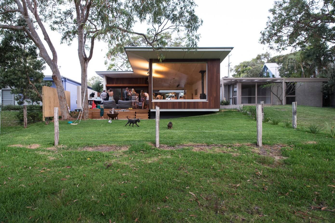 Blueys Beach House by Bourne Blue Architecture