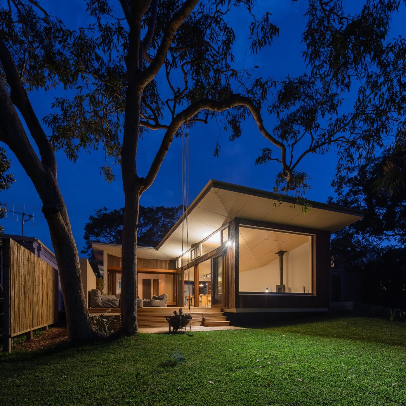 Blueys Beach House by Bourne Blue Architecture