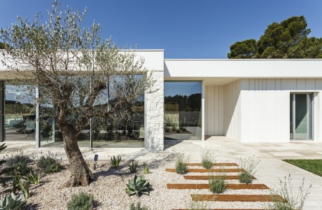 Thomsen House by Costa Calsamiglia Arquitecte