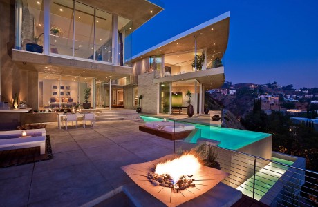 Blue Jay Way by Corr Contemporary Homes