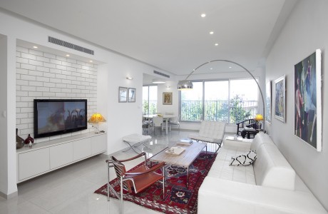 Contemporary apartment by TSLIL Designs