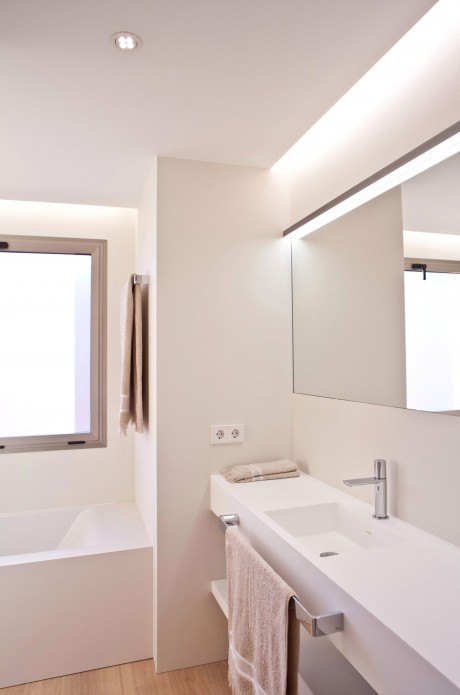 Contemporary Apartment by Barea + Partners - 9