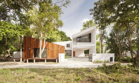 Mae Kao Canal House by Ekar Architects - 1