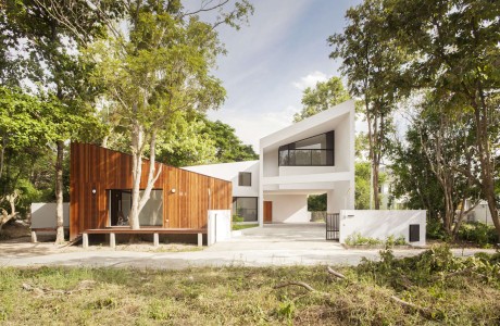 Mae Kao Canal House by Ekar Architects