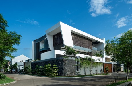 B+M House by DP+HS Architects