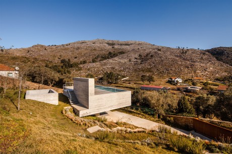 House in Viana do Castelo by Carvalho Araújo - 1