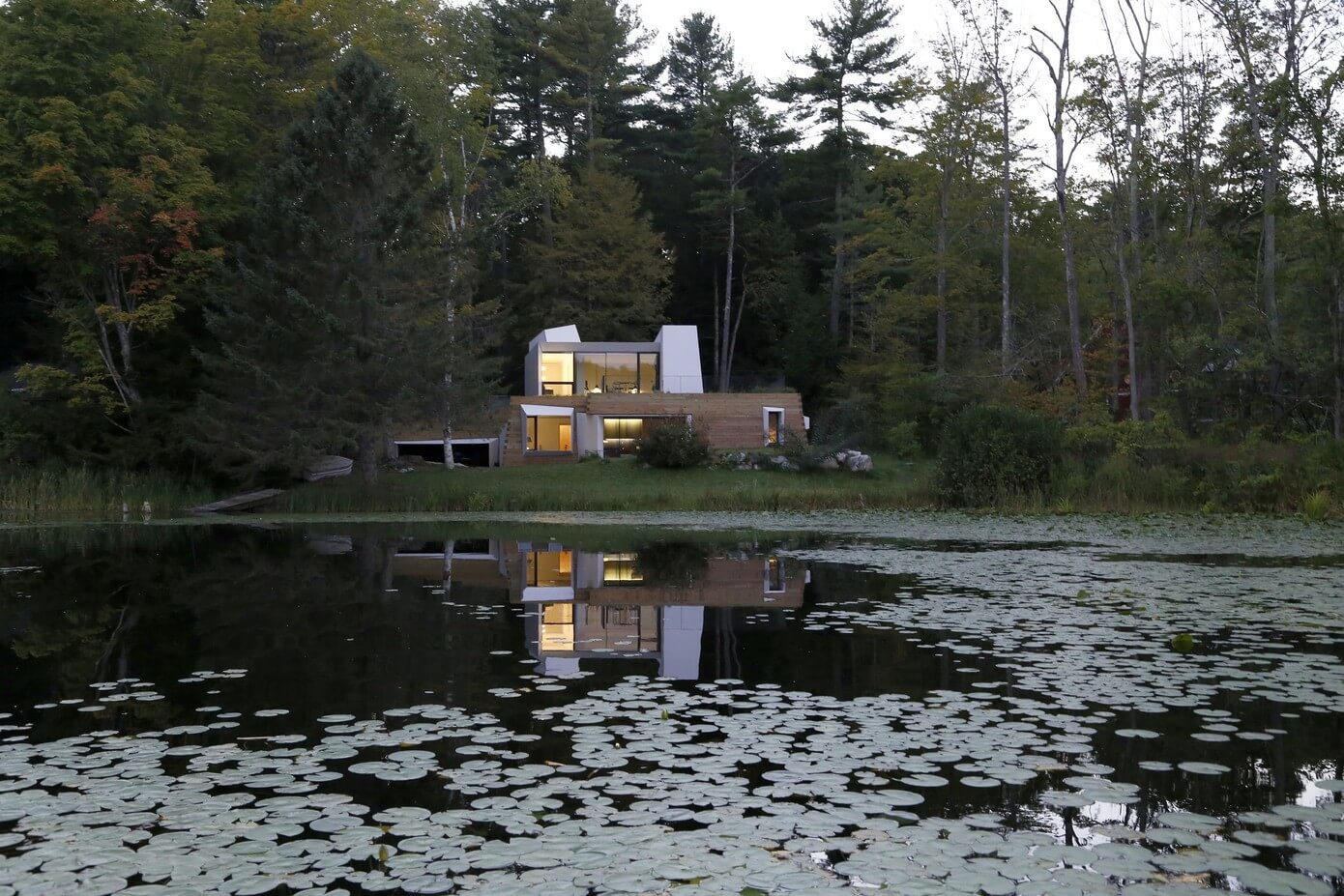 Lake House by Taylor and Miller Architecture