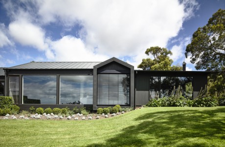 Farmhouse by Canny Architecture