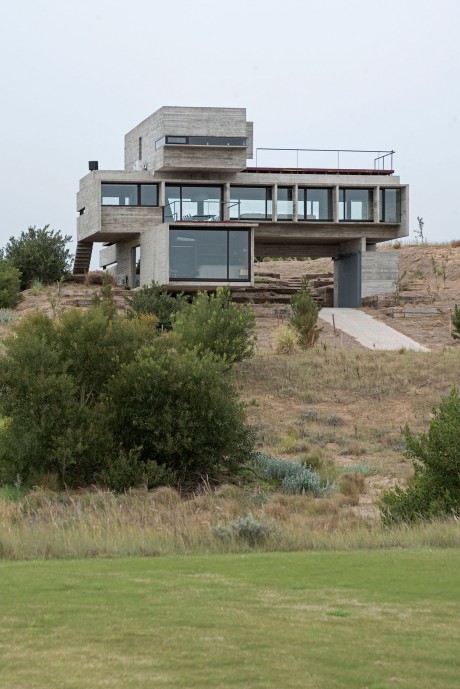 House in La Costa Partido by Luciano Kruk Arquitectos - 1