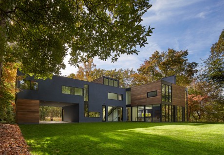 Mohican Hills House by Robert M. Gurney - 10