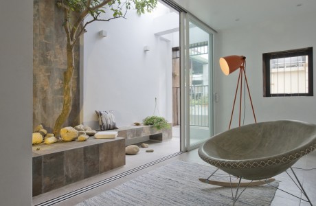 QT House by Landmak Architecture