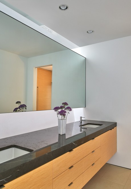 Mohican Hills House by Robert M. Gurney - 9