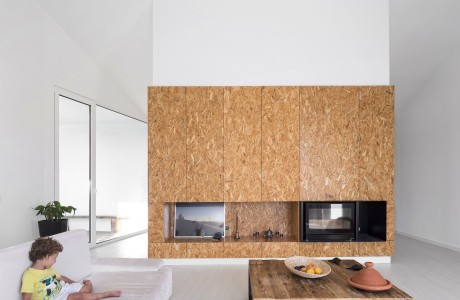 Texugueira House by Contaminar