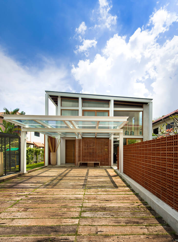 Bungalow in Singapore by Visual Text Architect