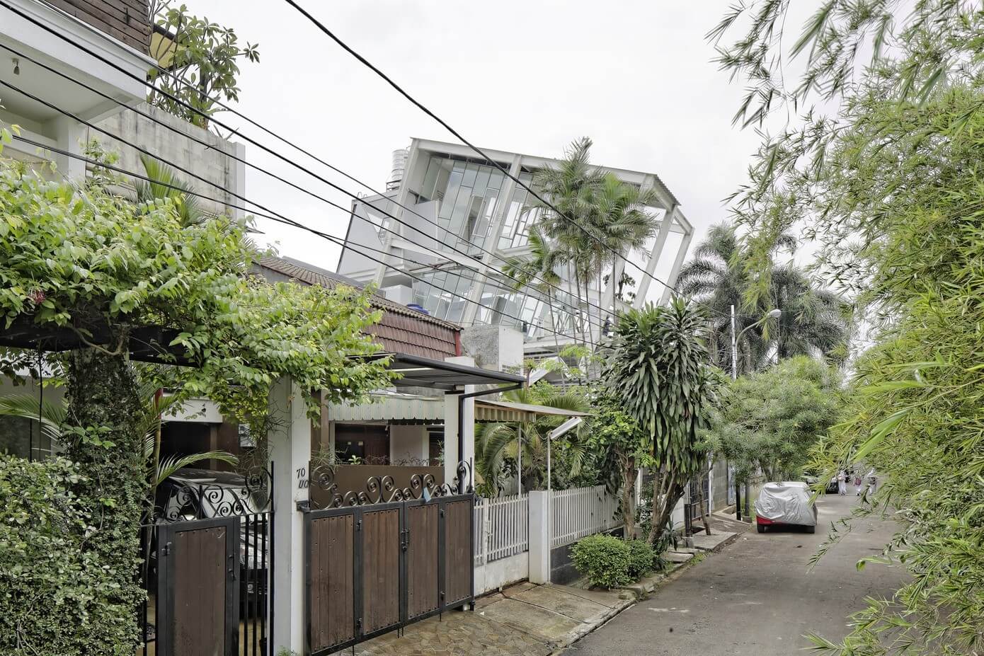 Rumah Miring by Budi Pradono Architects