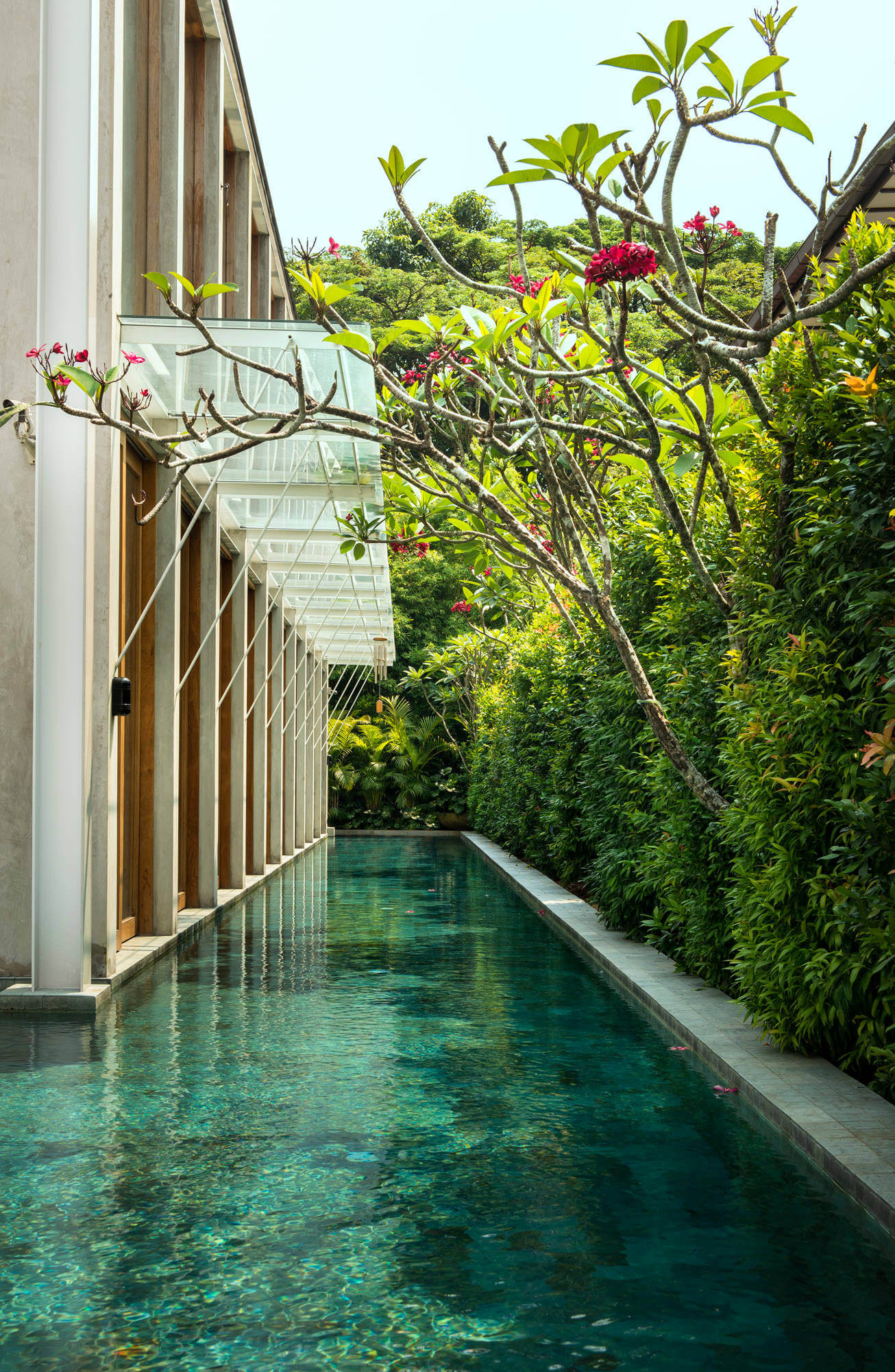 Bungalow in Singapore by Visual Text Architect