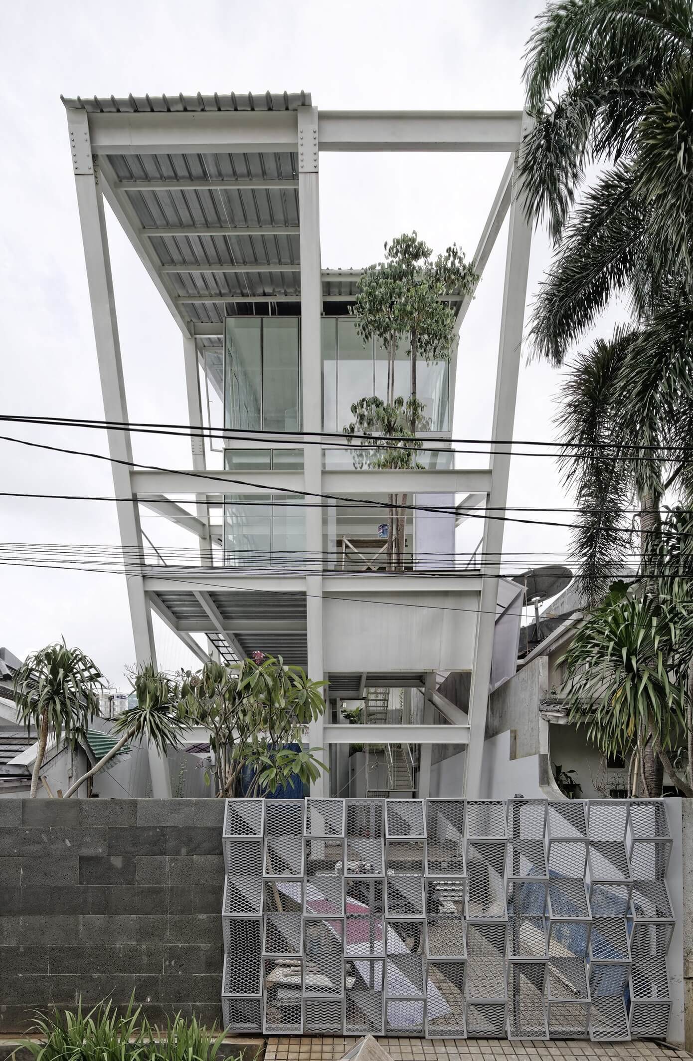 Rumah Miring by Budi Pradono Architects