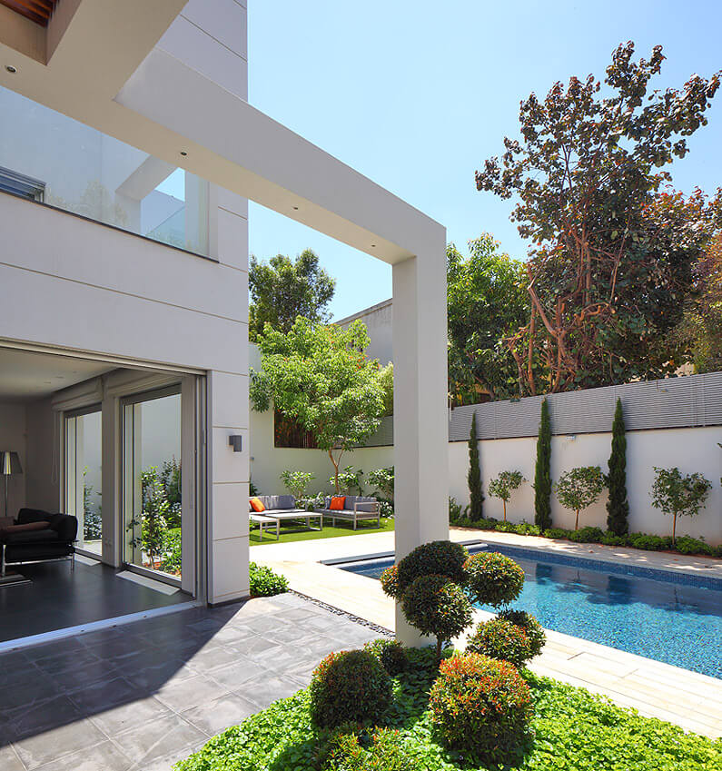 House in Ra’anana by Blumenfeld Moor Architects