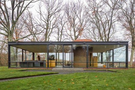 The Glass House by Philip Johnson - 2
