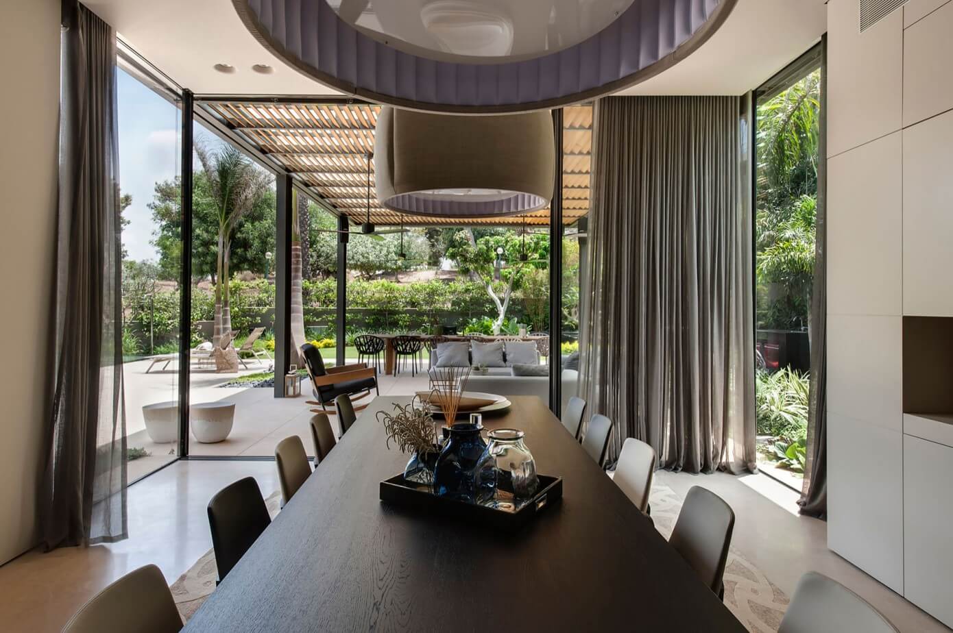 Contemporary Home by Eran Binderman & Rama Dotan