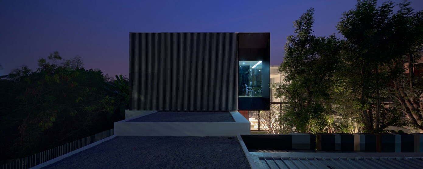 Contemporary House by Ayutt and Associates