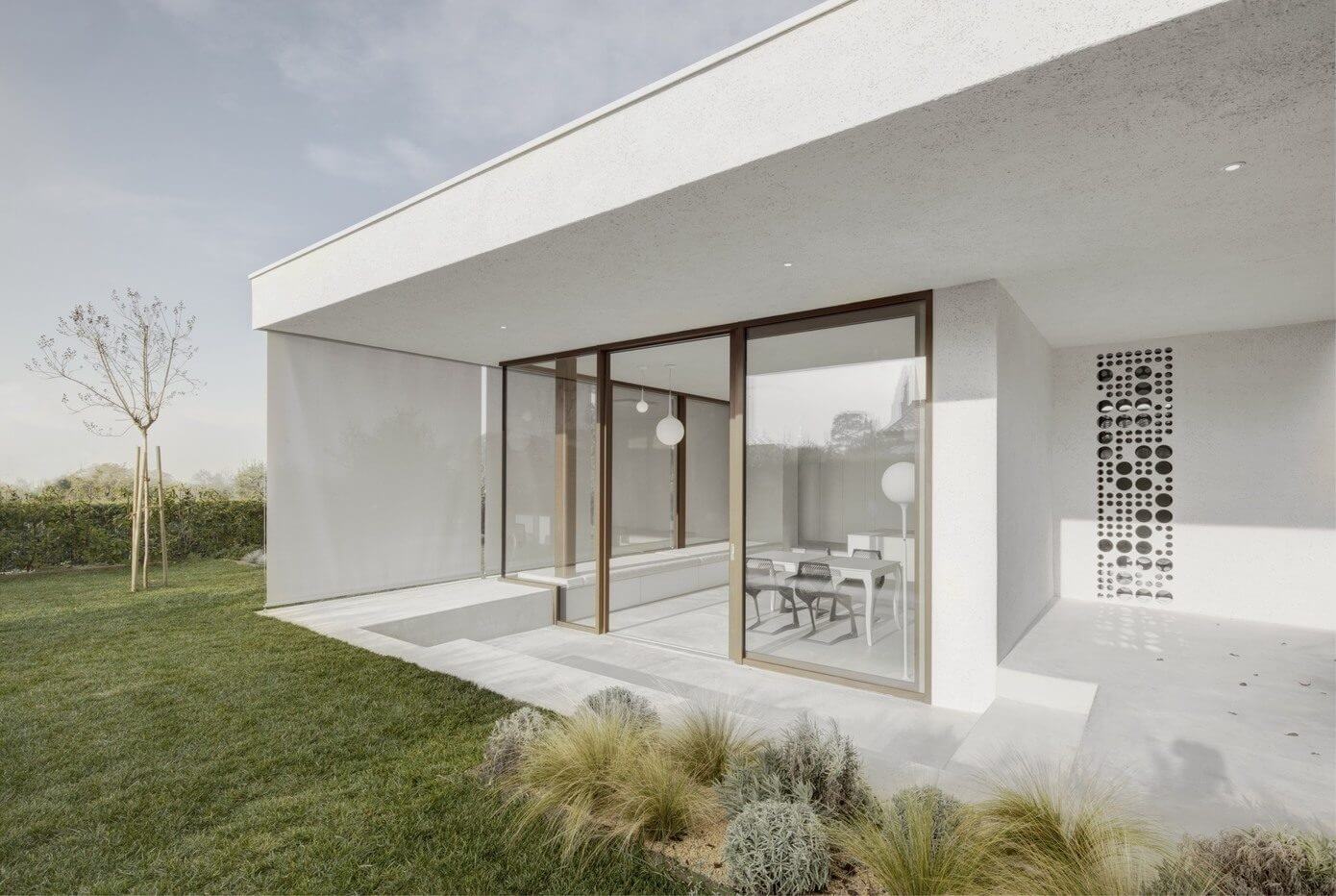 House at Lake Garda by Pedevilla Architekten