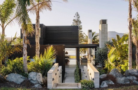 Bailey Beach House by Studio2 Architects