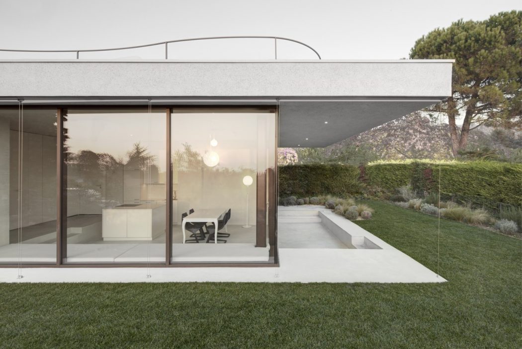 House at Lake Garda by Pedevilla Architekten - 1