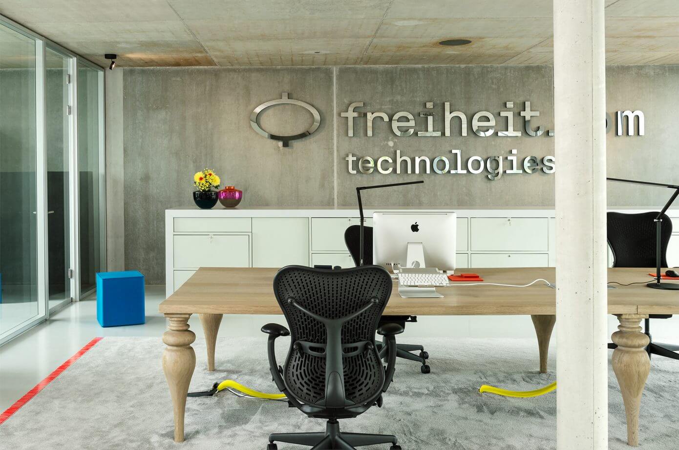 Office in St. Pauli by Arzu Kartal