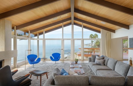 Modern Beach House by Eddie Lee