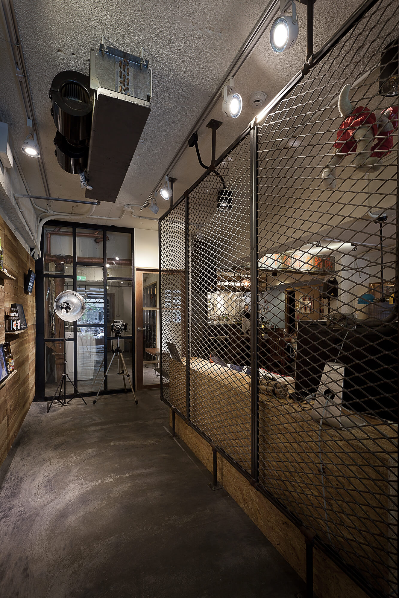 Laundry & Coffee Shop by Formo Design Studio