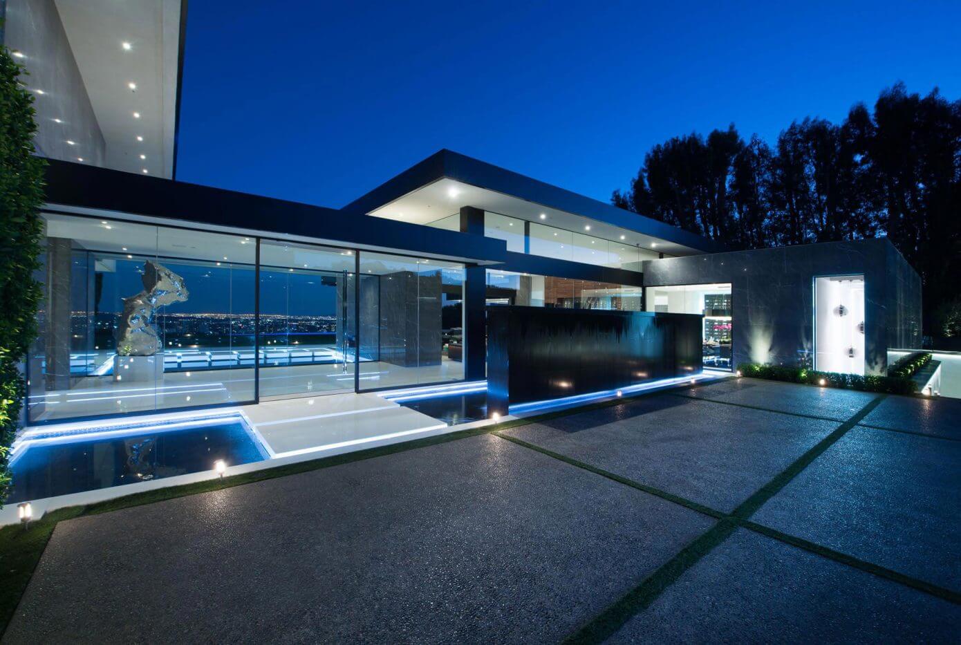 Contemporary Home in Bel Air by McClean Design