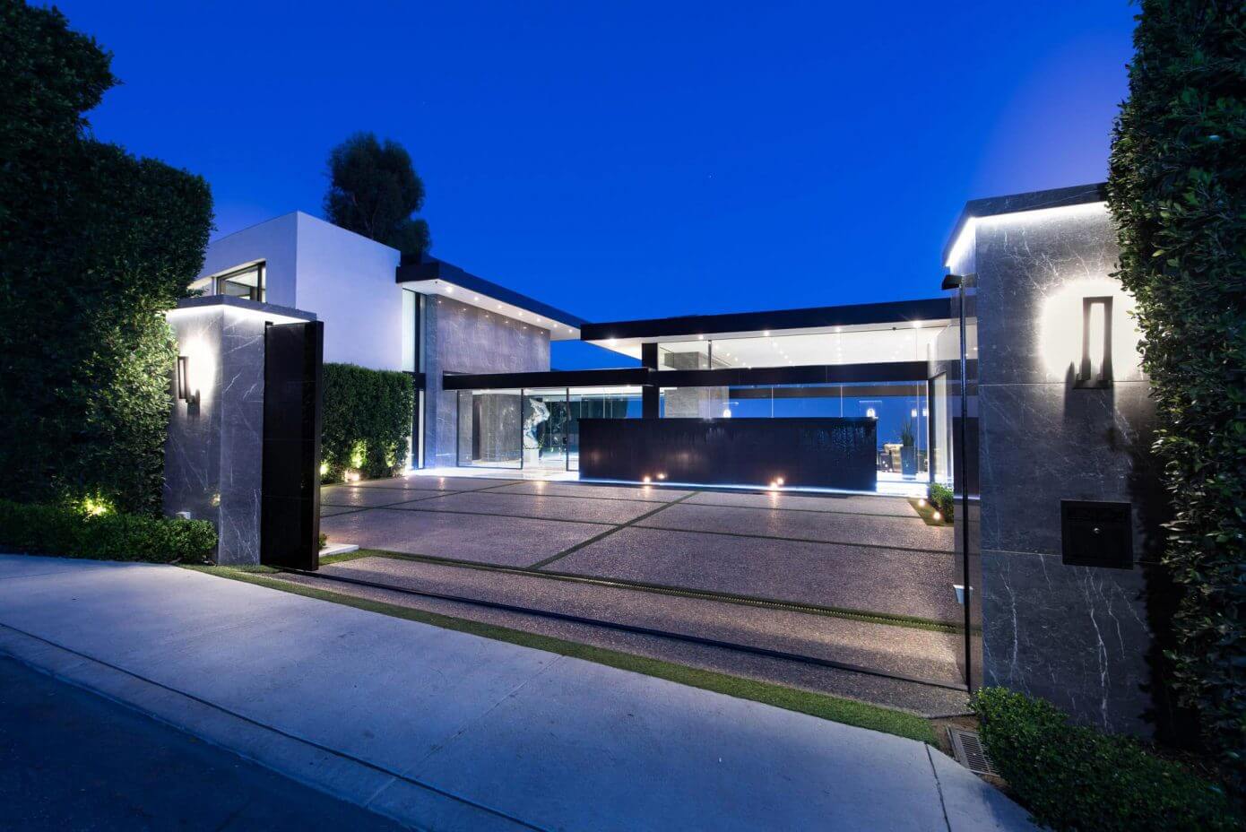 Contemporary Home in Bel Air by McClean Design