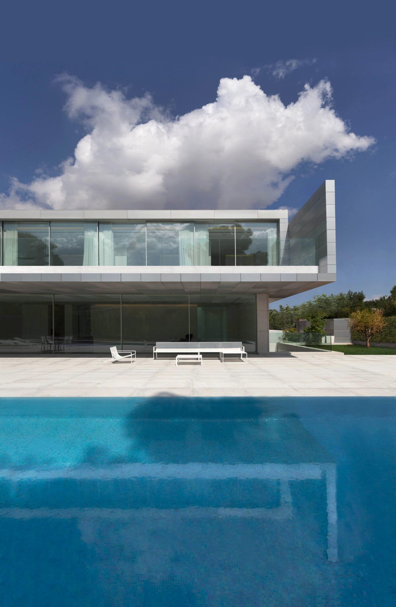 Aluminum House by Fran Silvestre Arquitectos