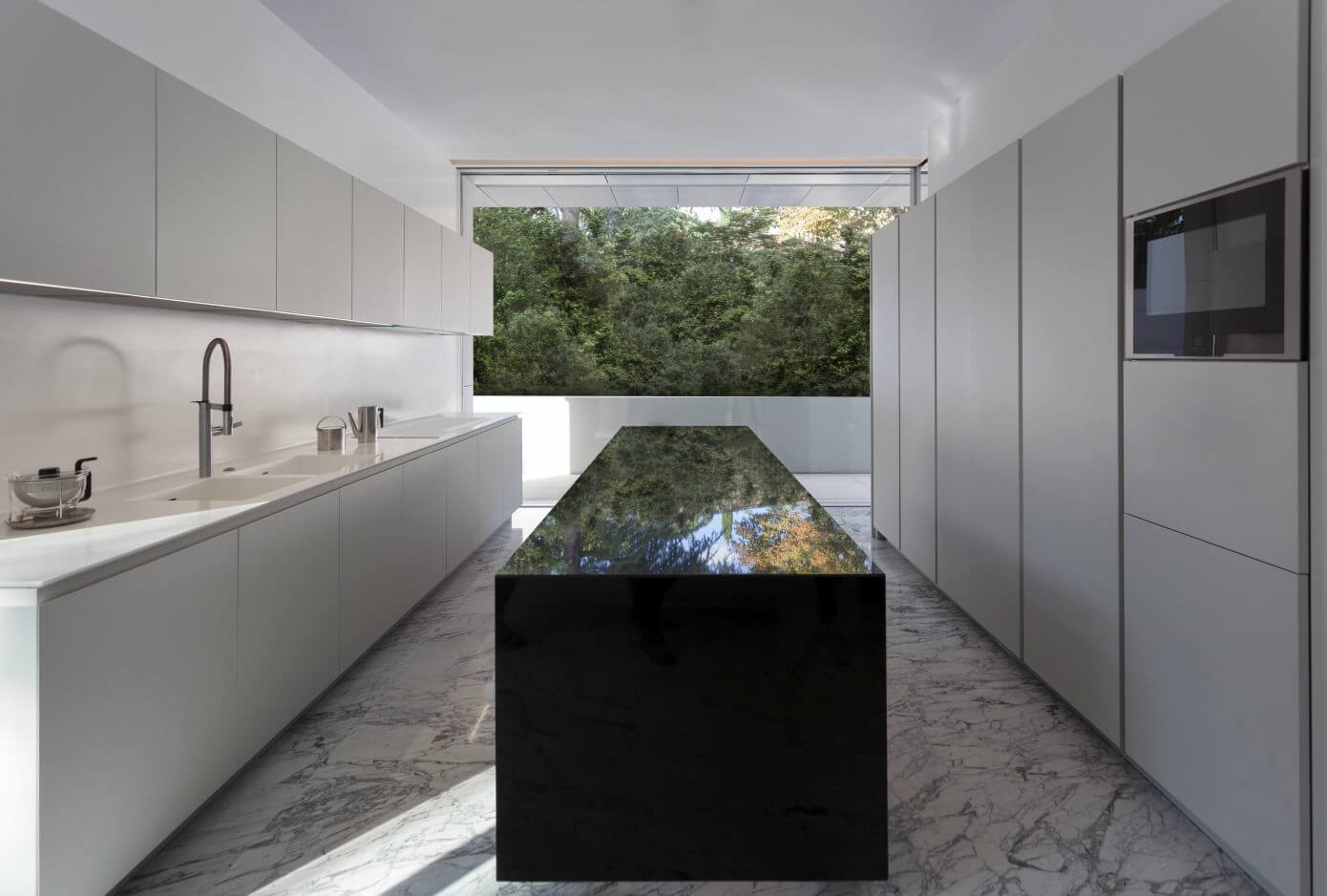 Aluminum House by Fran Silvestre Arquitectos