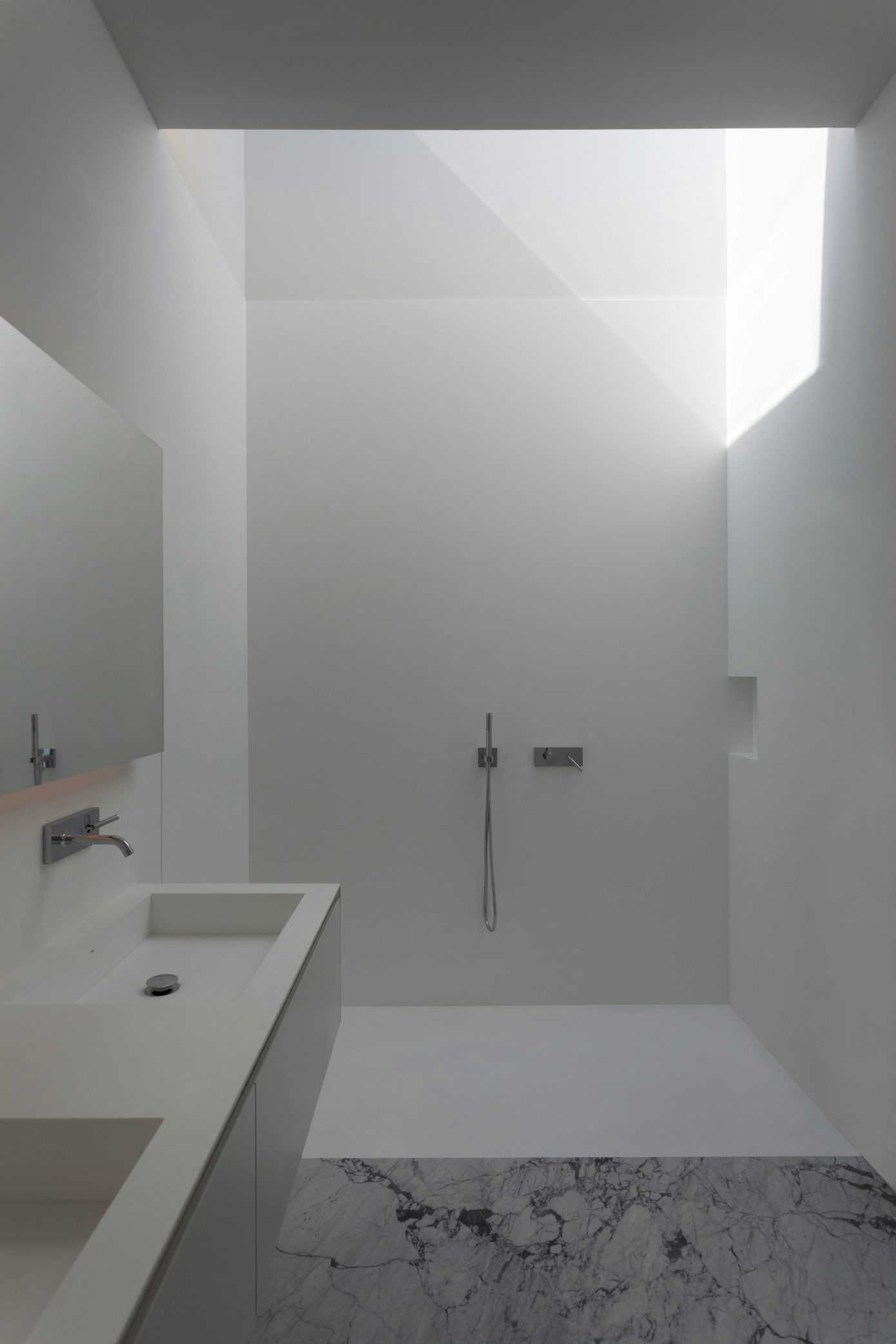 Aluminum House by Fran Silvestre Arquitectos