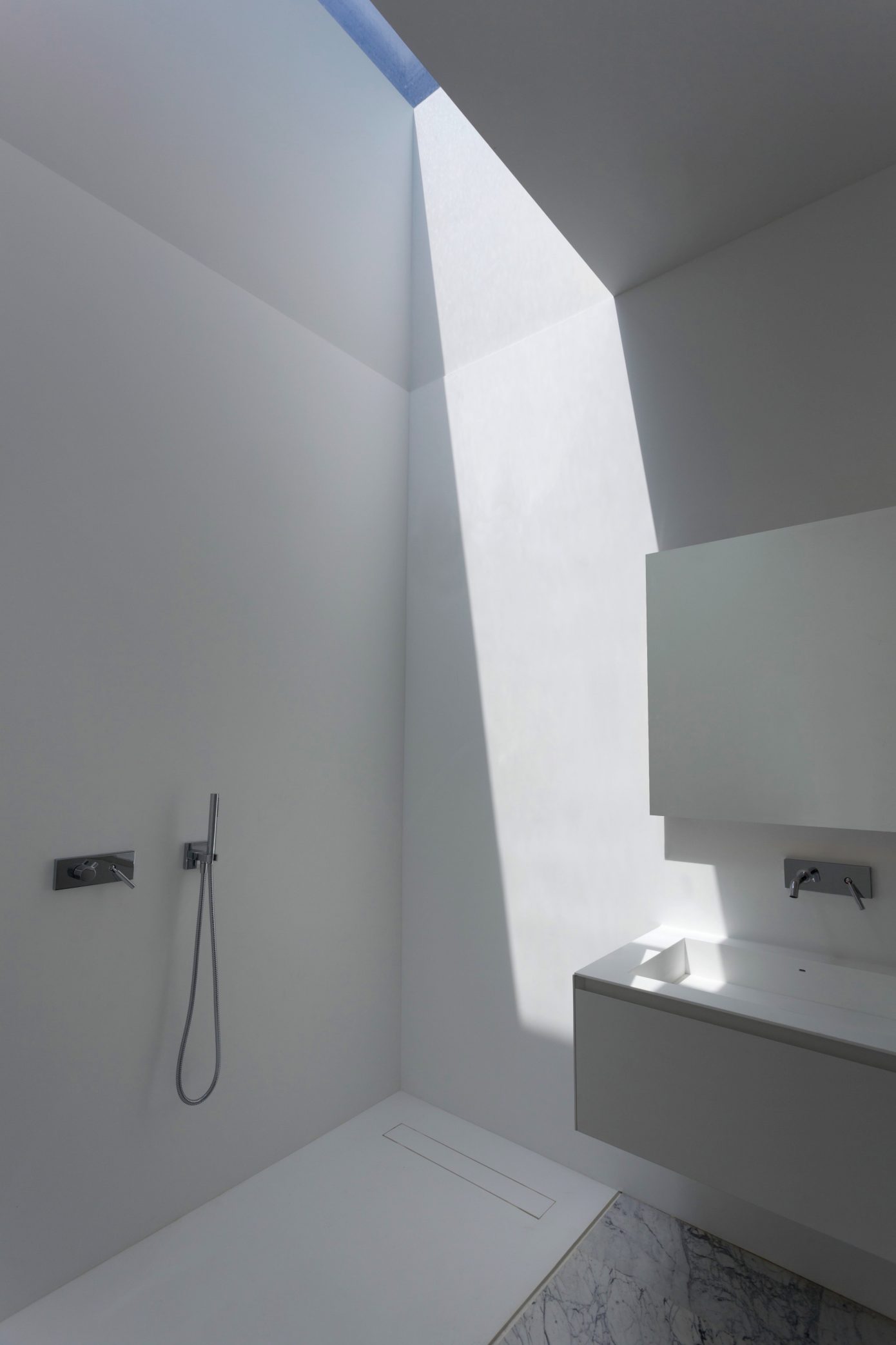 Aluminum House by Fran Silvestre Arquitectos