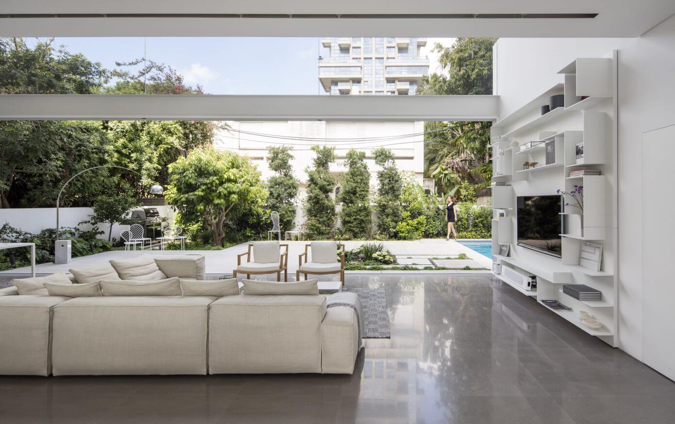 Tel Aviv House by Pitsou Kedem Architects