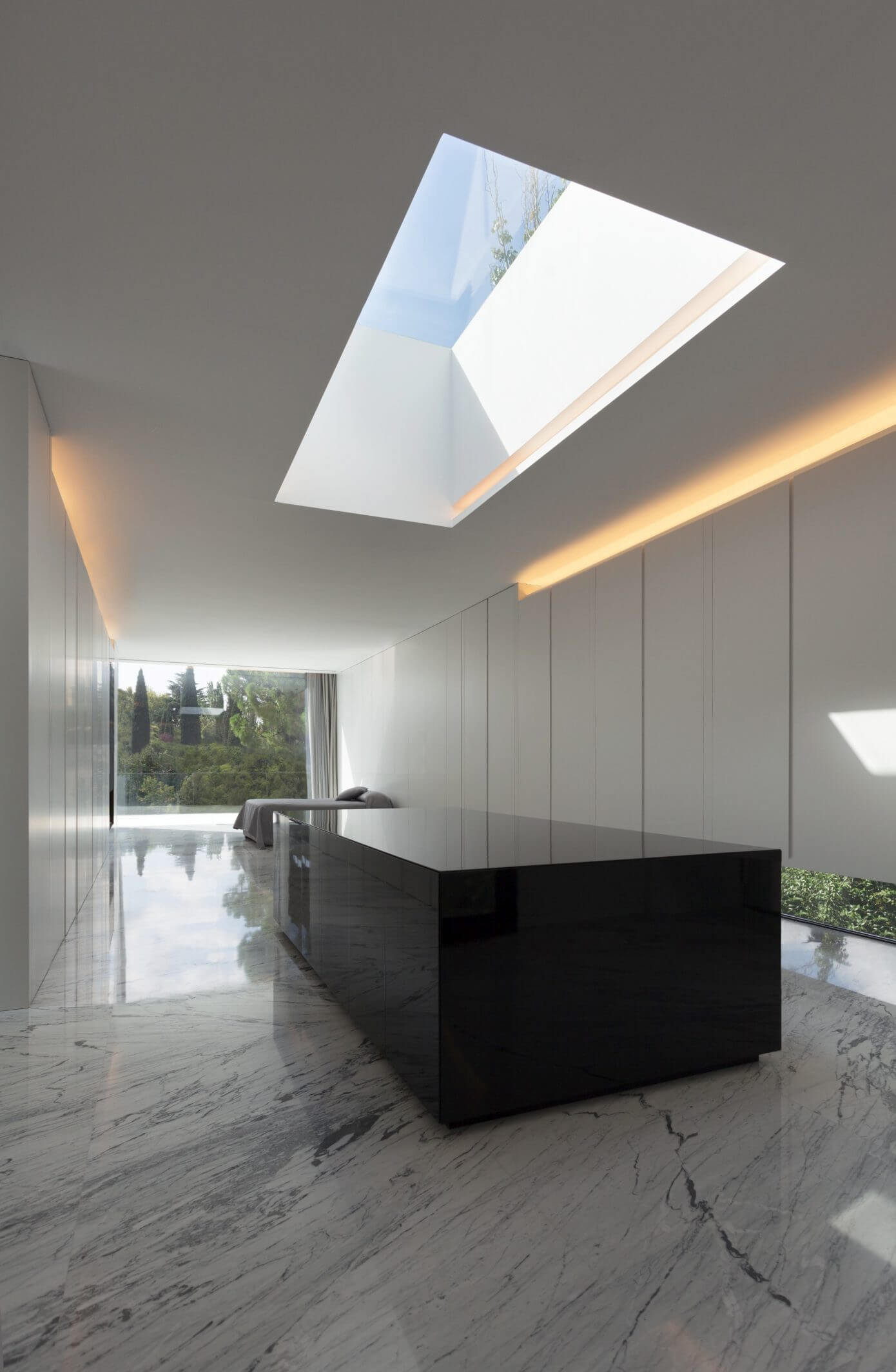 Aluminum House by Fran Silvestre Arquitectos